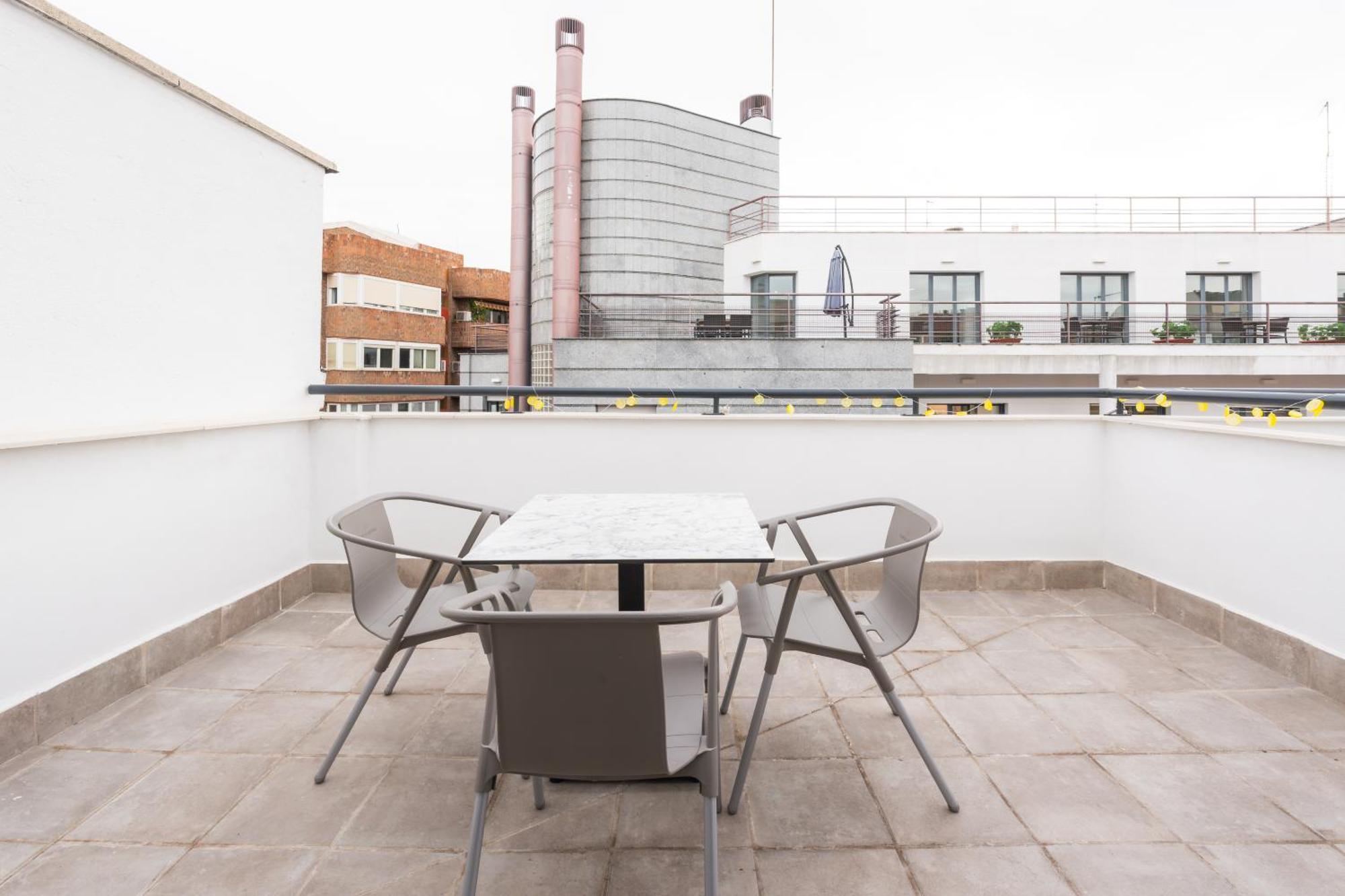 Lemon Apartment & Hotels Bernabeu Мадрид Екстериор снимка
