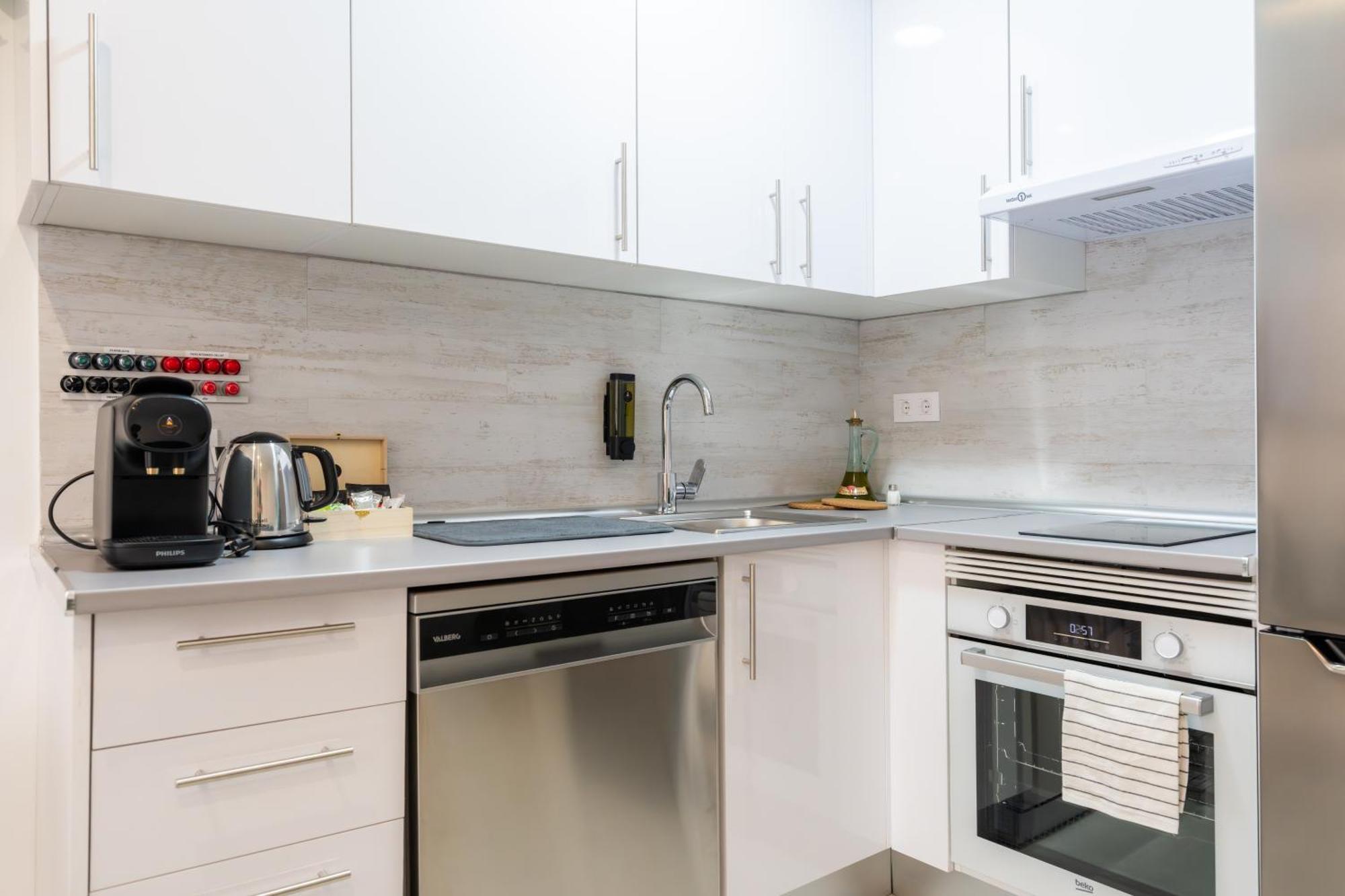 Lemon Apartment & Hotels Bernabeu Мадрид Екстериор снимка