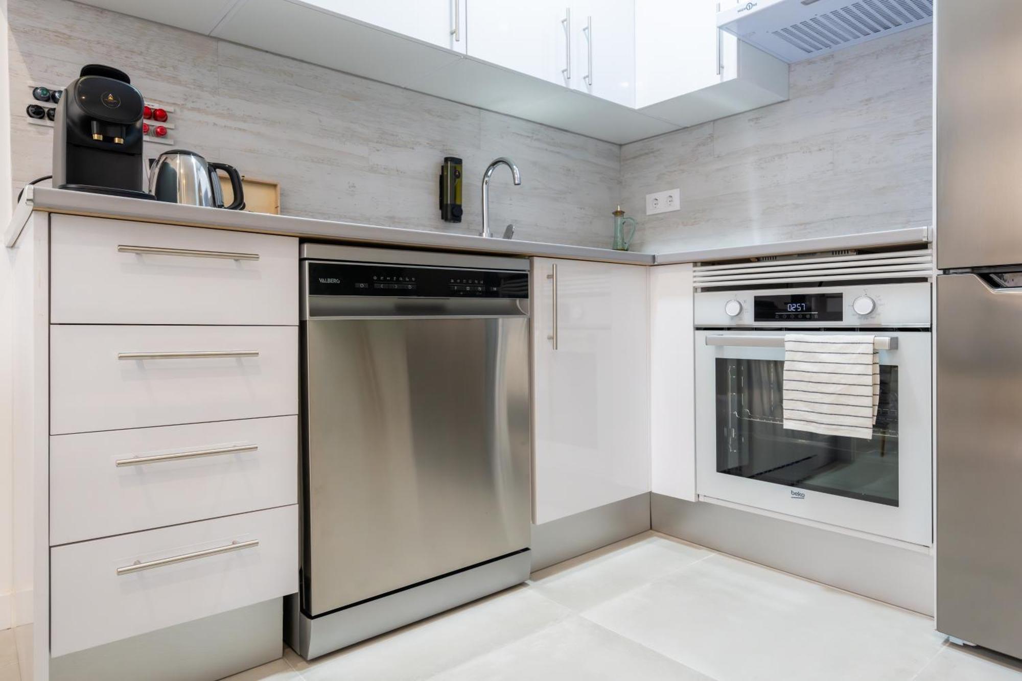 Lemon Apartment & Hotels Bernabeu Мадрид Екстериор снимка