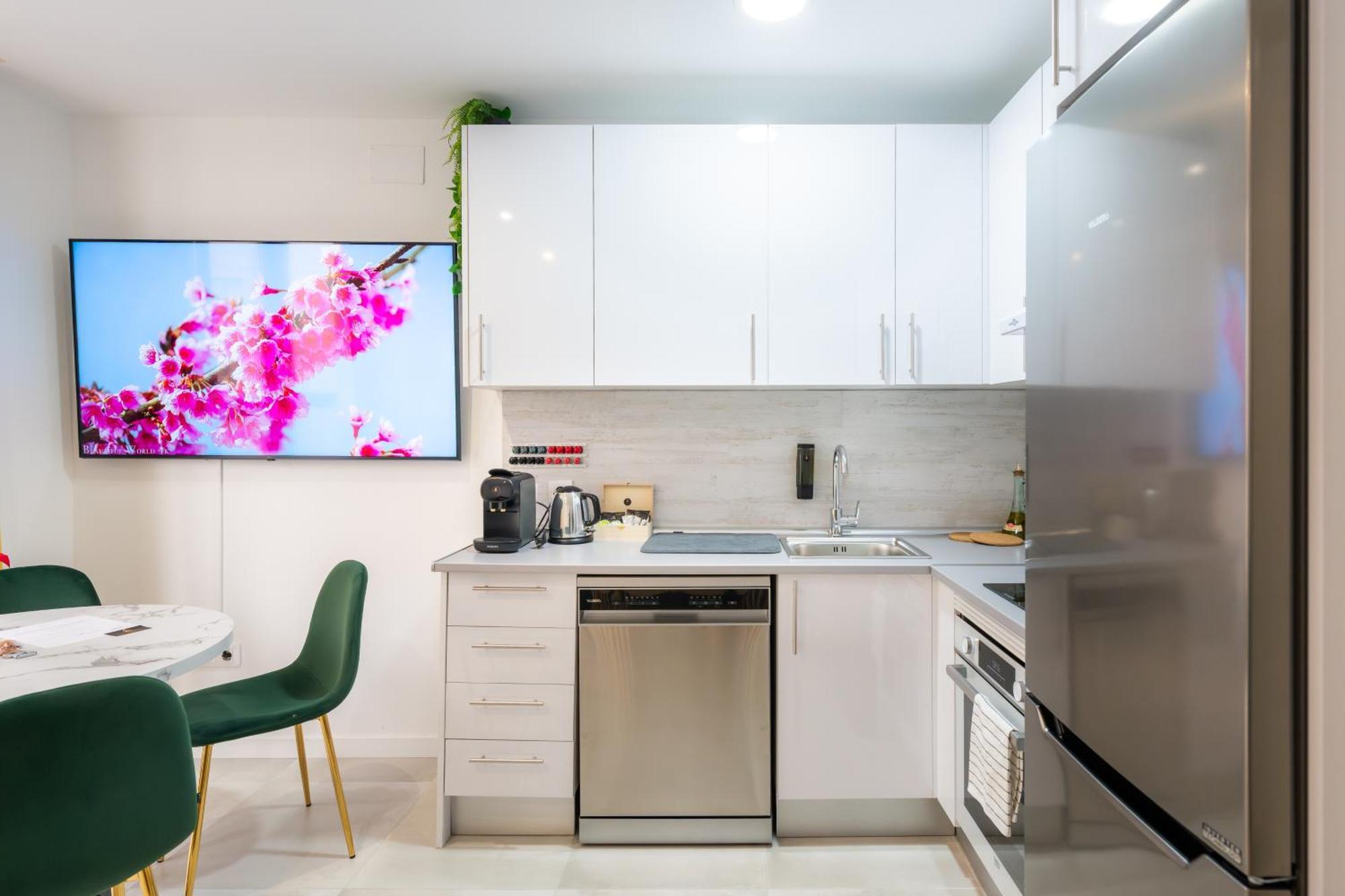 Lemon Apartment & Hotels Bernabeu Мадрид Екстериор снимка