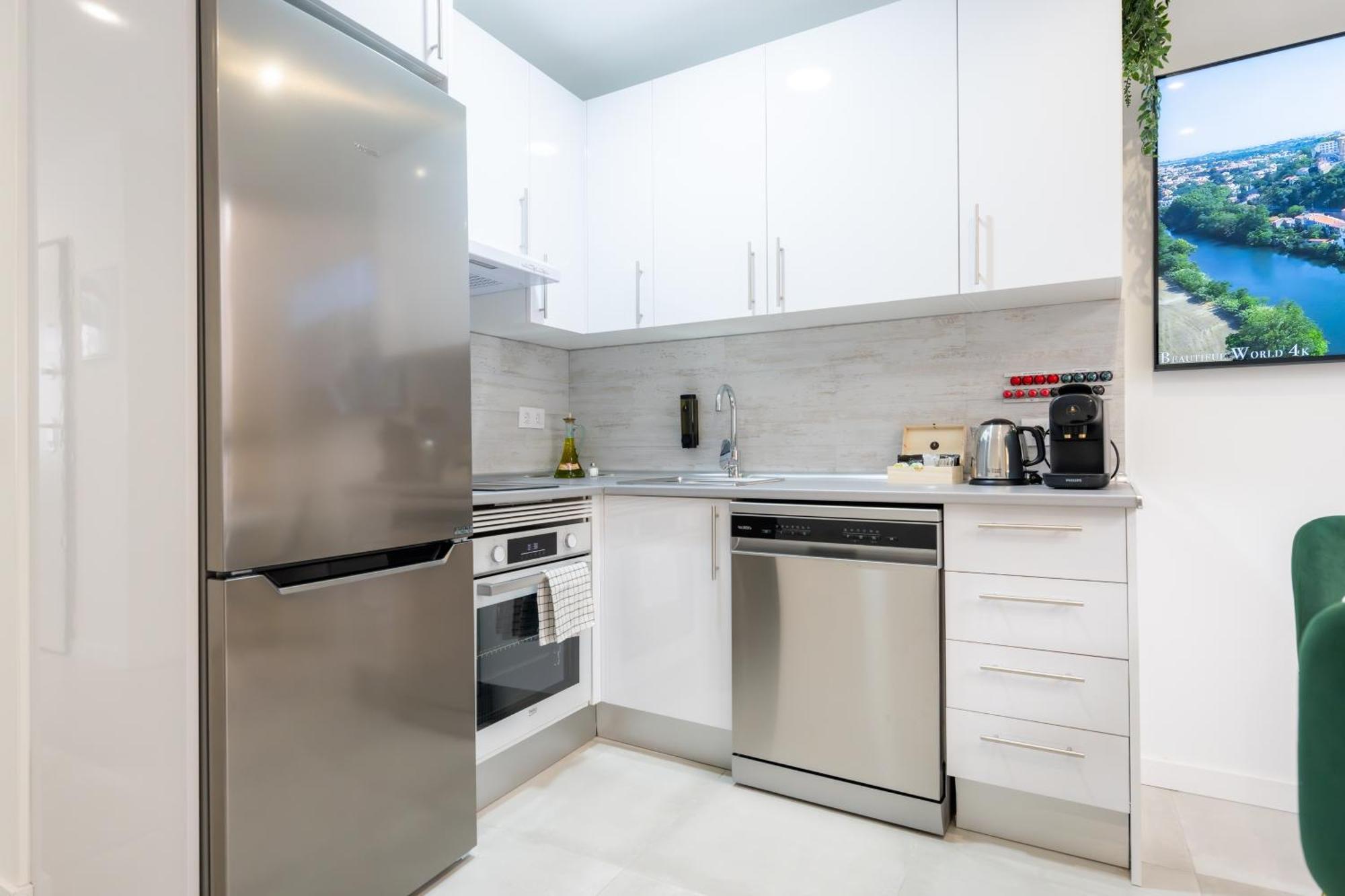 Lemon Apartment & Hotels Bernabeu Мадрид Екстериор снимка