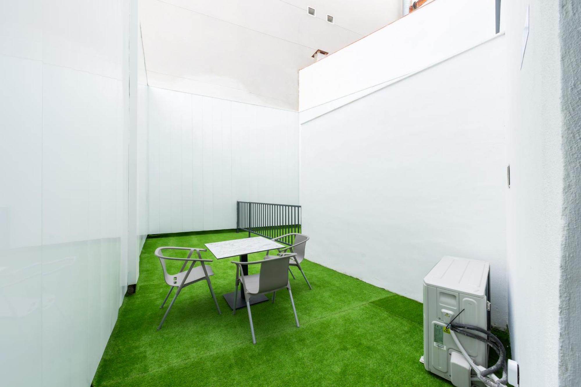 Lemon Apartment & Hotels Bernabeu Мадрид Екстериор снимка